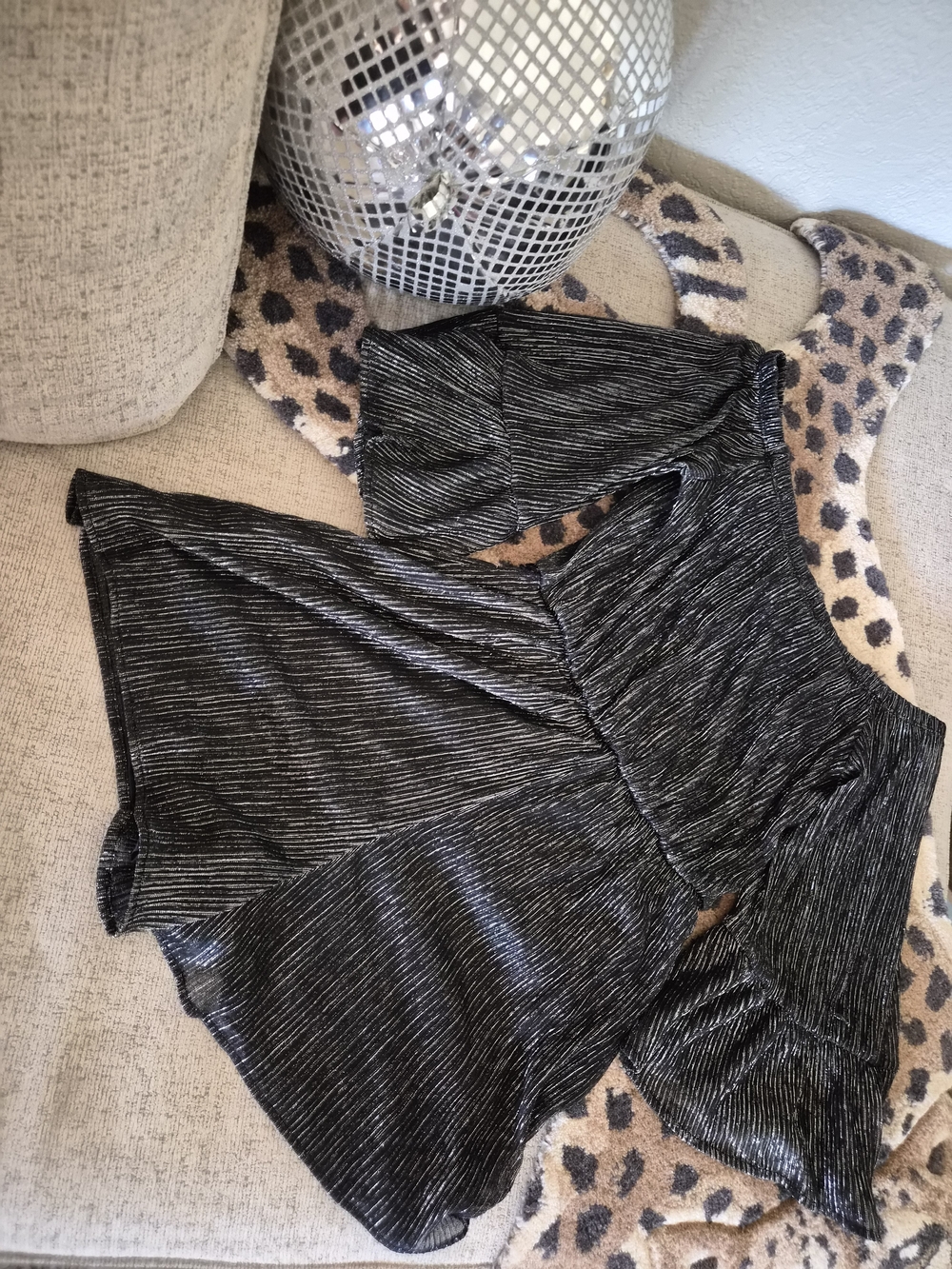 Forever 21 Black & Silver Metallic Short Sleeve Romper